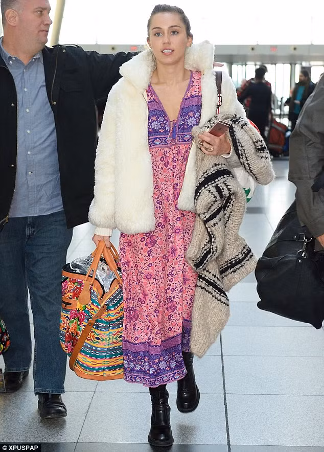 Ro tin Miley Cyrus va Liam Hemsworth bi mat ket hon-Hinh-2