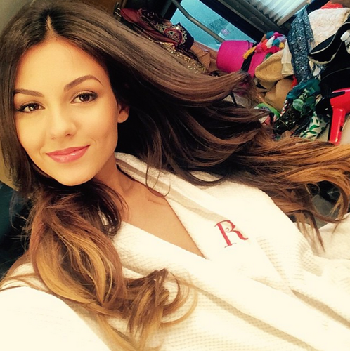 Nữ diễn viên sinh năm 1993 kêu gọi mọi người quan tâm nhiều hơn tới phái đẹp.