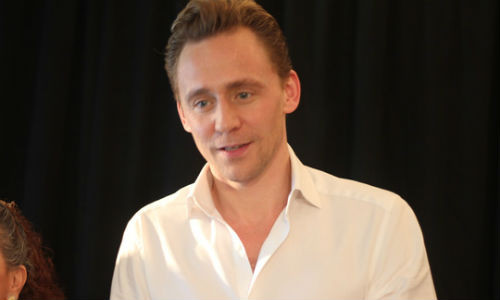 Ngoài các bom tấn của Marvel, nam tài tử người Anh - Tom Hiddleston còn xuất hiện trong "Midnight in Paris" và "War Horse" (2011). Cả hai bộ phim đều được giới chuyên môn đánh giá cao cũng như đề cử Oscar 2012 ở hạng mục “Phim hay nhất”.