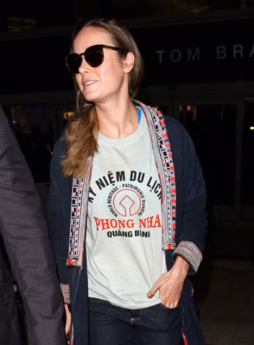 Được biết, tối ngày 24/2 (giờ địa phương), Brie Larson đã có mặt tại sân bay quốc tế Los Angeles, Mỹ. Sau khi hoàn tất các cảnh quay tại Quảng Bình, nữ diễn viên đã trở về Mỹ để chuẩn bị tham dự lễ trao giải Oscar diễn ra vào ngày 28/2 tới đây.