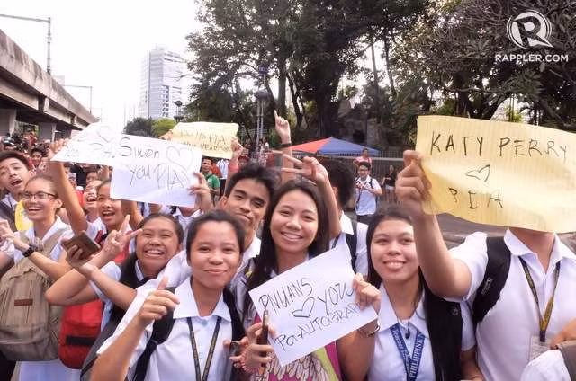 Hoa hau Hoan vu 2015 rang ro dieu hanh tai que nha-Hinh-8