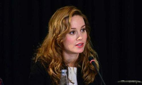 Thời gian gần đây, Brie Larson có mặt tại Việt Nam để ghi hình cho bom tấn "Kong: Skull Island". Nữ diễn viên thu hút đông đảo sự chú ý của người hâm mộ Việt bởi sự giản dị và thân thiện.