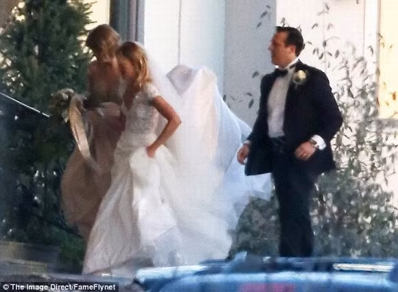 Taylor Swift lam phu dau xinh dep trong dam cuoi ban than-Hinh-7