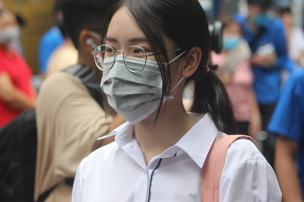 Đề thi chính thức môn Ngữ văn kỳ thi tốt nghiệp THPT năm 2020 (đợt I) được chia làm 2 phần, phần I - Đọc hiểu (3 điểm), thông qua đoạn trích "Cách sống: Từ bình thường trở nên phi thường". 