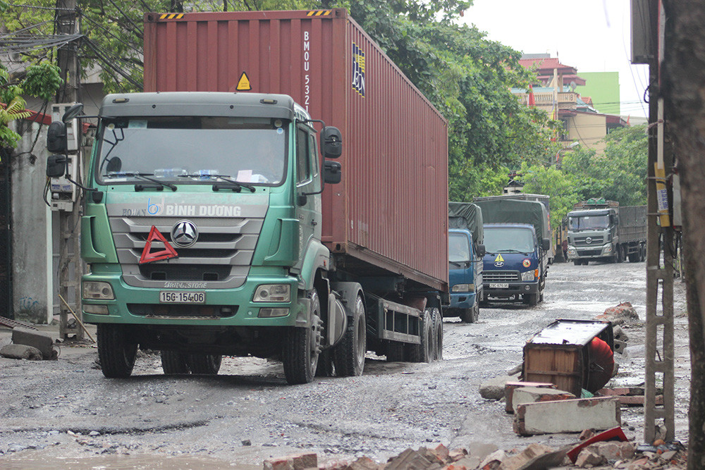 Theo đó, trong ranh giới dự án này có thu hồi diện tích đất của nhiều hộ dân tại xã Kim Sơn. Hiện nay, bên cạnh có nhiều hộ dân đã chuyển về khu tái định cư nhưng vẫn còn 12 hộ dân vẫn chưa được cấp đất tái định cư. Đây là nguyên nhân khiến dự án này chưa thể hoàn thành theo đúng kế hoạch.