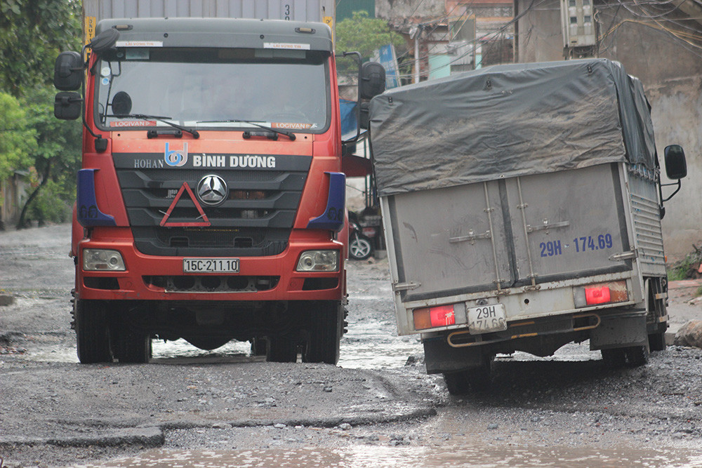 Ông Chuyển cũng cho hay: "Nhà tôi buôn bán hàng tạp hóa, kinh doanh hàng hóa ngày càng ế ẩm. Vợ chồng tôi năm nay 70 tuổi, nhà các cháu nhỏ nên không thể nào được giấc ngủ ngon"....