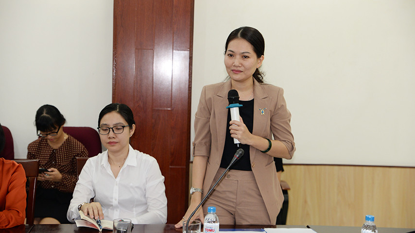 Trước khi trở thành hiệu trưởng ĐH Thủ Dầu Một, bà công tác tại trường Cao đẳng Sư phạm Bình Dương từ năm 2003 (tiền thân của ĐH Thủ Dầu Một).