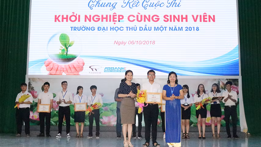 Với quyết định này, ĐH Thủ Dầu Một đã hoàn thiện bộ máy lãnh đạo sau hơn 3 năm khuyết vị trí hiệu trưởng. 
