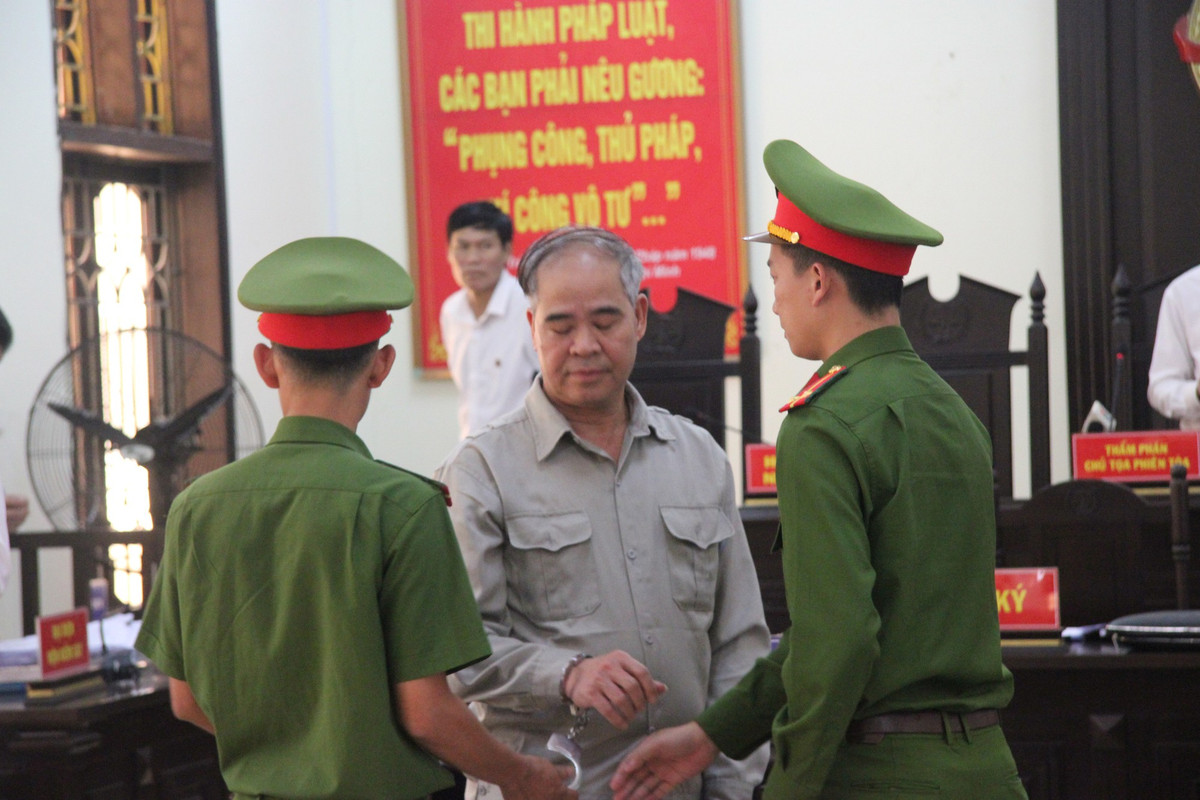 Quá trình điều tra cơ quan chức năng xác định, trong khoảng thời gian cuối năm 2016 - 2018, ông My đã nhiều lần gọi các nam sinh của trường lên phòng làm việc với lý do nhắc nhở vi phạm hoặc hỏi thăm tình hình học tập.