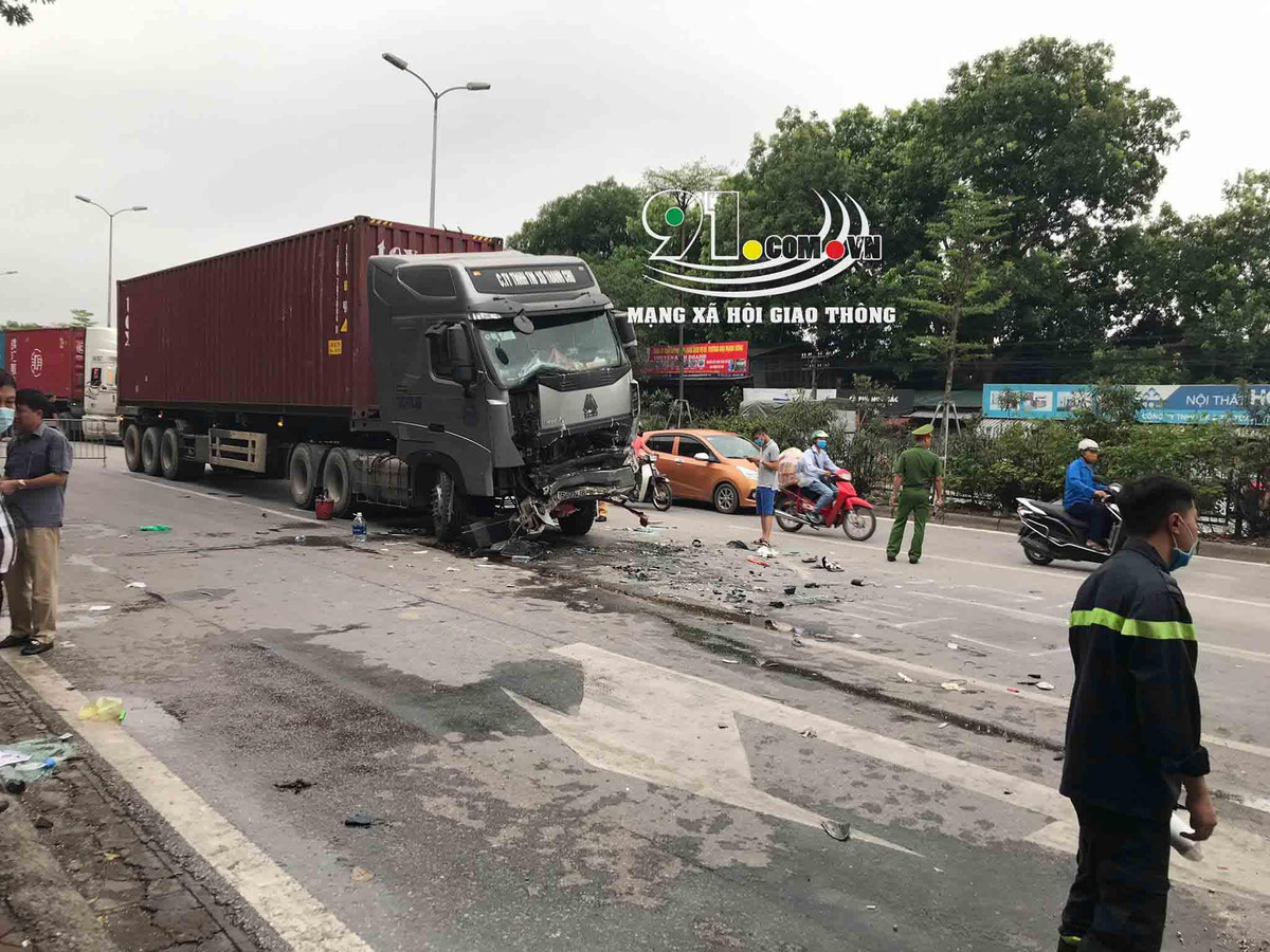 Hậu quả: 3 người trên xe ô tô, anh Pháp, anh Hoàng, anh Dương chết trong xe, chị Nga được đưa đi cấp cứu tại bệnh viện. 