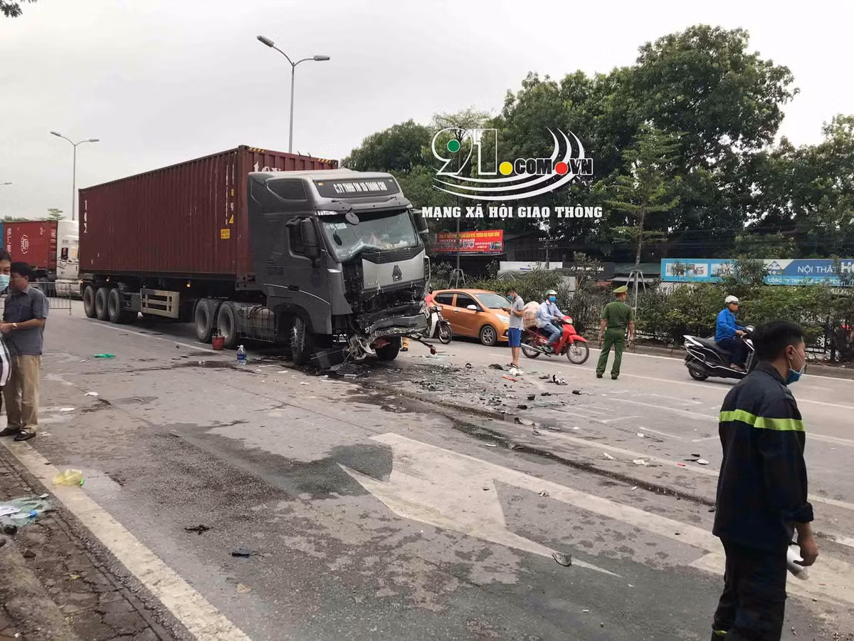 Hậu quả: 3 người trên xe ô tô, anh Pháp, anh Hoàng, anh Dương chết trong xe, chị Nga được đưa đi cấp cứu tại bệnh viện. 