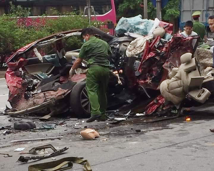 Xe container de bep o to lam 3 nguoi chet: Tinh trang kiem dinh cac xe the nao?