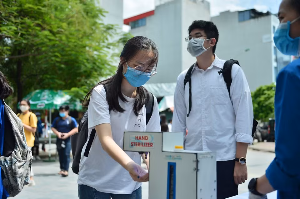 Thi tot nghiep THPT: Khau kiem tra y te thi sinh duoc thuc hien nghiem ngat