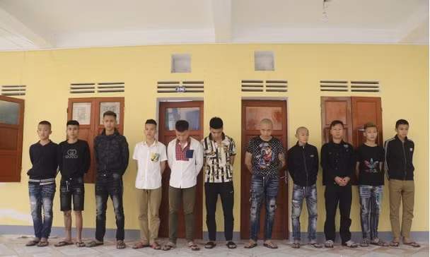 Tra tan, “chon song” nam thanh nien: 13 doi tuong doi mat toi danh gi?