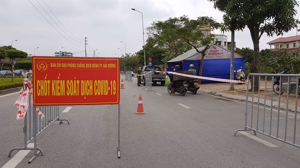 Hai Duong ket thuc cach ly xa hoi: Cua hang, dich vu nao duoc mo lai?