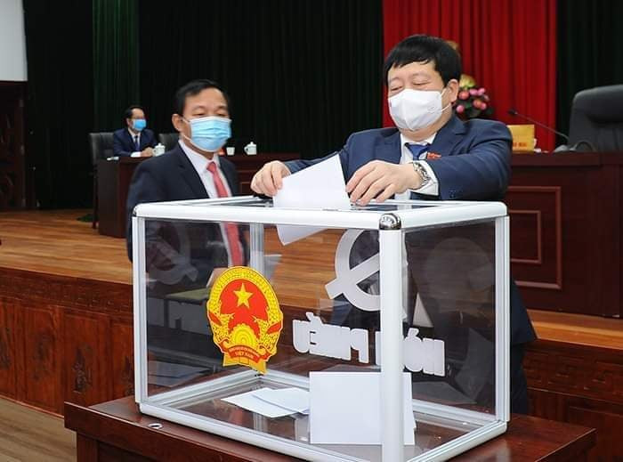 Hai Duong: Dieu dong, bo nhiem hang loat giam doc so moi