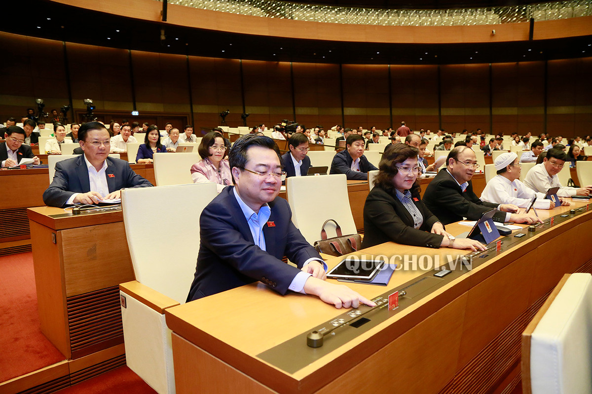 Quốc hội cũng đã phê duyệt đề án tổng thể và chủ trương đầu tư Chương trình mục tiêu quốc gia về phát triển kinh tế - xã hội vùng đồng bào dân tộc thiểu số và miền núi giai đoạn 2021-2030. 