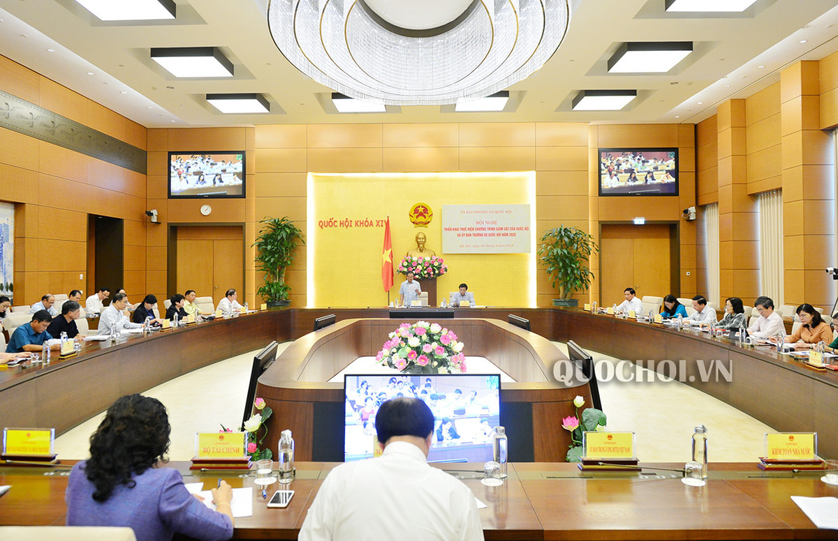 Nhiệm kỳ khóa XIV, công tác giám sát được chú trọng, nội dung giám sát có trọng tâm, trọng điểm, bao quát hầu hết các lĩnh vực, ngày càng nâng cao hiệu lực, hiệu quả, đạt được nhiều kết quả quan trọng, được cử tri và nhân dân đánh giá cao. 7 chuyên đề giám sát của Quốc hội nhiệm kỳ qua liên quan mật thiết đến phát triển kinh tế - xã hội và đời sống của nhân dân.