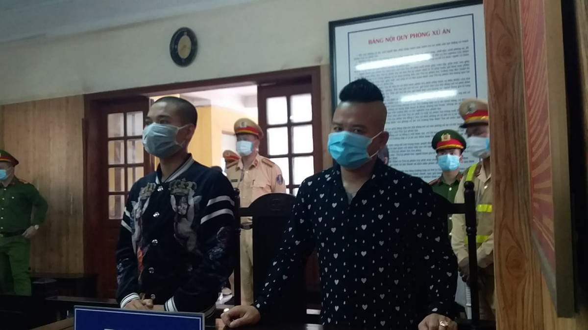 Kết quả giám định xác định chiếc xe ô tô của Dương Minh Tuyền bị hư hỏng, thiệt hại trị giá 2,5 triệu đồng. Được biết, trươc đó ngày 25/03/2014, Hồ Văn Khoa bị TAND huyện Sóc Sơn (Hà Nội) xử phạt 14 tháng tù về tội Cưỡng đoạt tài sản.