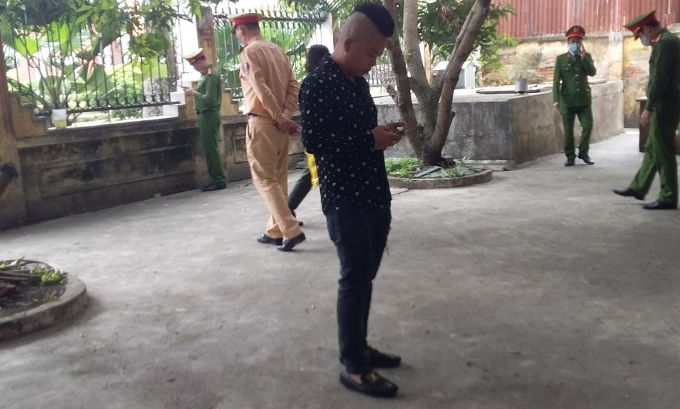 Dương Minh Tuyền đến tham dự tòa.