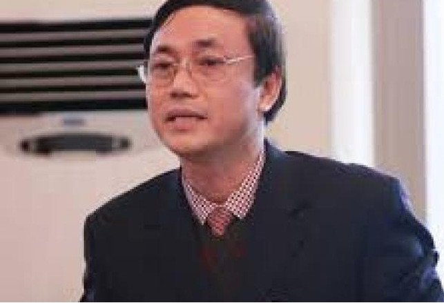 Bị cáo Trần Văn Khâm - nguyên Chủ tịch HĐQT, Tổng Giám đốc TISCO bị cáo buộc là người tổ chức thực hiện tội phạm. Khâm biết rõ hợp đồng EPC số 01 là hợp đồng trọn gói, không được điều chỉnh giá, nhưng vẫn ký quyết định điều chỉnh cơ cấu tổng mức đầu tư dự án, trong đó có có dự phòng cho phần C của hợp đồng thêm 15,57 triệu USD. 