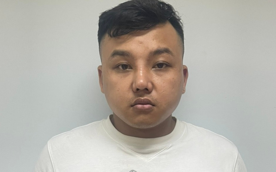 Đồng thời, Trang còn câu kết với Nguyễn Phúc Hậu để tìm kiếm khách hàng. Cả hai thuê khách sản để ở và thường xuyên thay đổi địa điểm để tránh bị phát hiện.