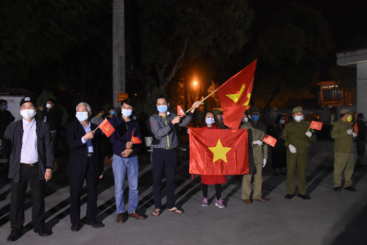 Nhưng kết quả đạt được như ngày hôm nay đã chứng minh cho sự đoàn kết, đồng lòng của toàn dân dưới sự lãnh đạo của hệ thống chính trị,sự nỗ lực của tuyến đầu sẽ đẩy lùi được dịch bệnh.