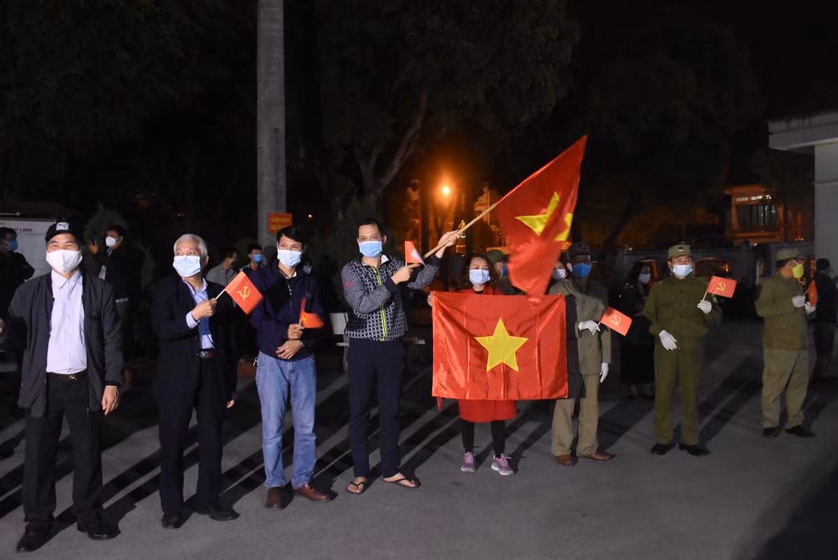 Nhưng kết quả đạt được như ngày hôm nay đã chứng minh cho sự đoàn kết, đồng lòng của toàn dân dưới sự lãnh đạo của hệ thống chính trị,sự nỗ lực của tuyến đầu sẽ đẩy lùi được dịch bệnh.