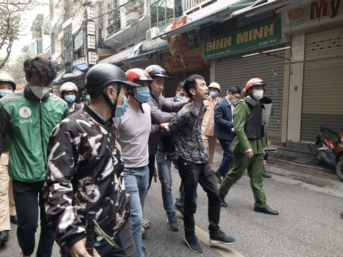 Khong che doi tuong nghi “ngao da”, vac kiem ra duong