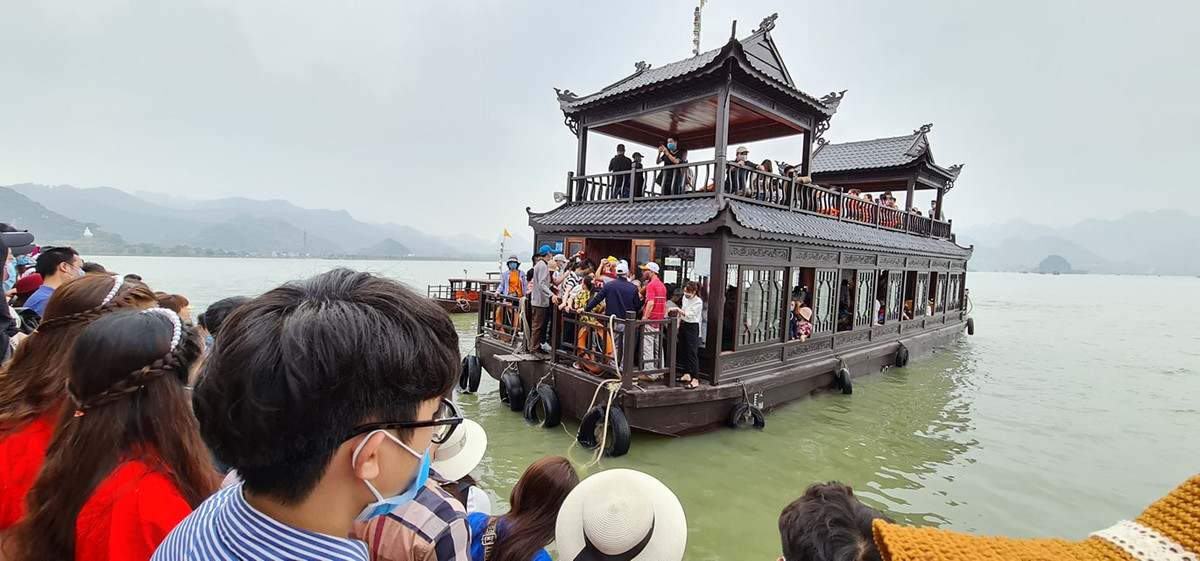 Để phòng chống dịch COVID-19, chùa Tam Chúc đã không tổ chức khai hội nhưng vẫn mở cửa đón du khách thập phương. Tuy nhiên, ngày 14/3, ghi nhận con số kỷ lục kể từ khi Việt Nam chịu ảnh hưởng của dịch COVID-19 từ mùa lễ hội năm ngoái khi có đến 5 vạn người đi lễ chùa.