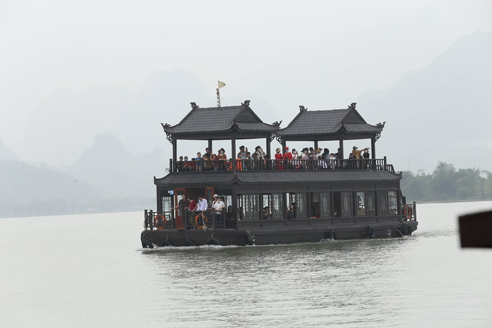 Trong Chỉ thị 06/CT-TTg ngày 19/2, về việc đôn đốc thực hiện nhiệm vụ sau kỳ nghỉ Tết Nguyên đán Tân Sửu năm 2021, Thủ tướng Chính phủ cũng yêu cầu đối với các hoạt động văn hóa trong việc phòng, chống dịch COVID-19 phải hạn chế tối đa hoặc dùng các hoạt động lễ hội, tập trung đông người để giảm thiểu khả năng lây lan dịch bệnh.