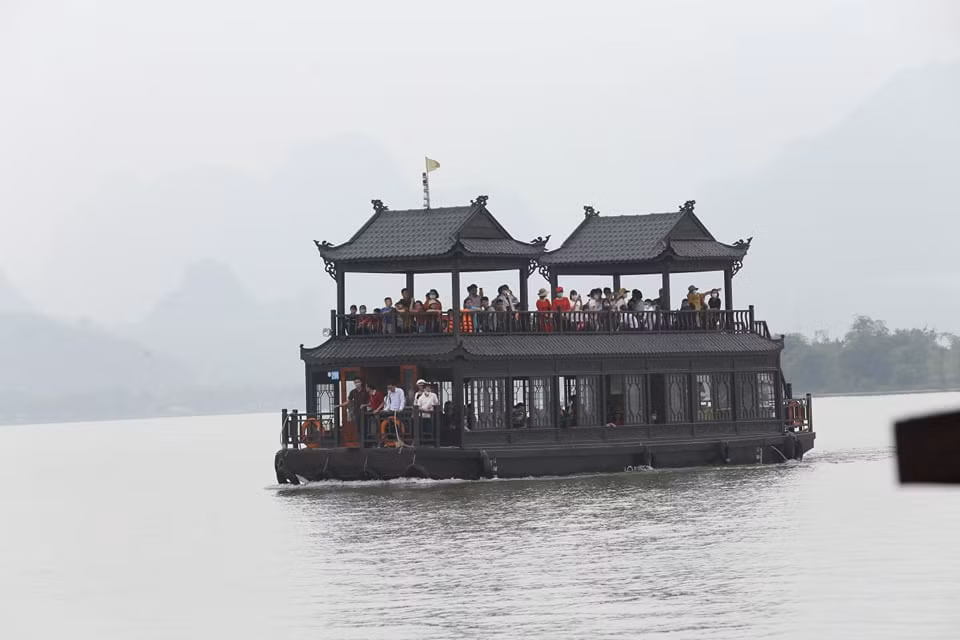 Trong Chỉ thị 06/CT-TTg ngày 19/2, về việc đôn đốc thực hiện nhiệm vụ sau kỳ nghỉ Tết Nguyên đán Tân Sửu năm 2021, Thủ tướng Chính phủ cũng yêu cầu đối với các hoạt động văn hóa trong việc phòng, chống dịch COVID-19 phải hạn chế tối đa hoặc dùng các hoạt động lễ hội, tập trung đông người để giảm thiểu khả năng lây lan dịch bệnh.