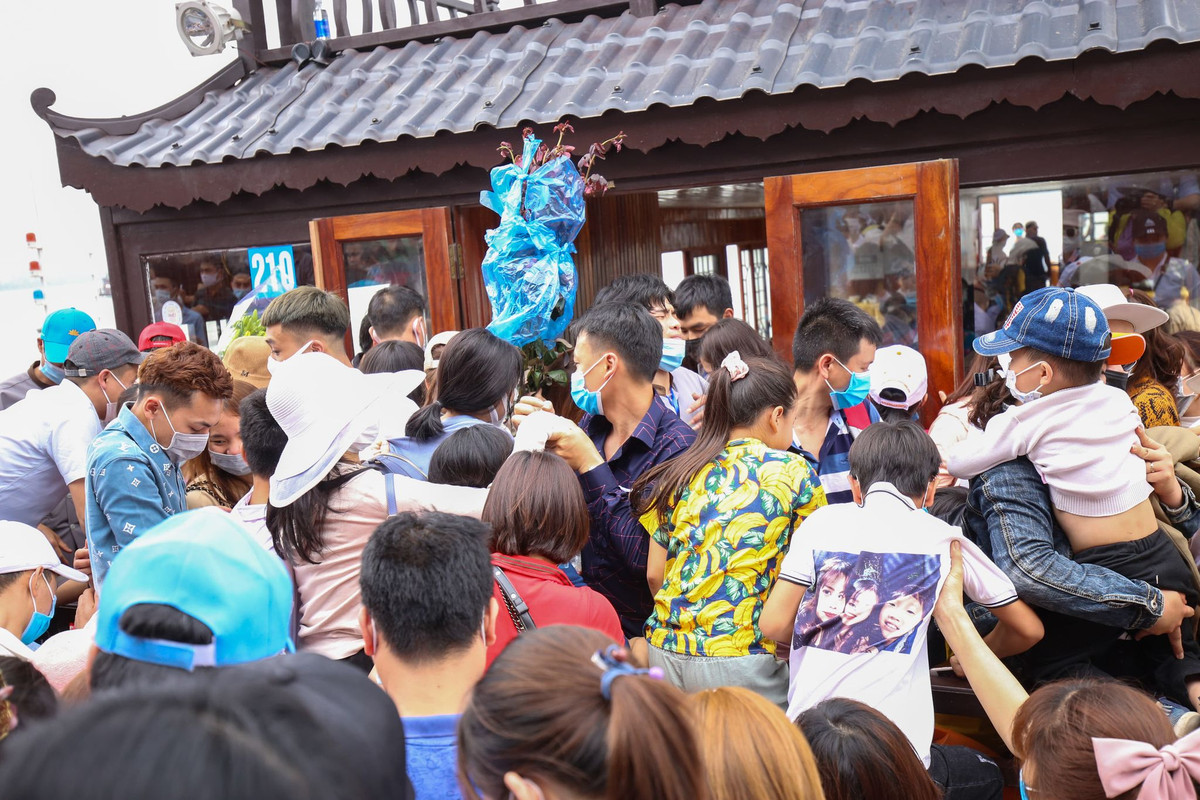 Chua Tam Chuc, chua Huong ken cung nguoi di le: 