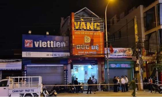 Cong an Hai Phong dang truy bat ke nem “min” vao tiem vang Duc De