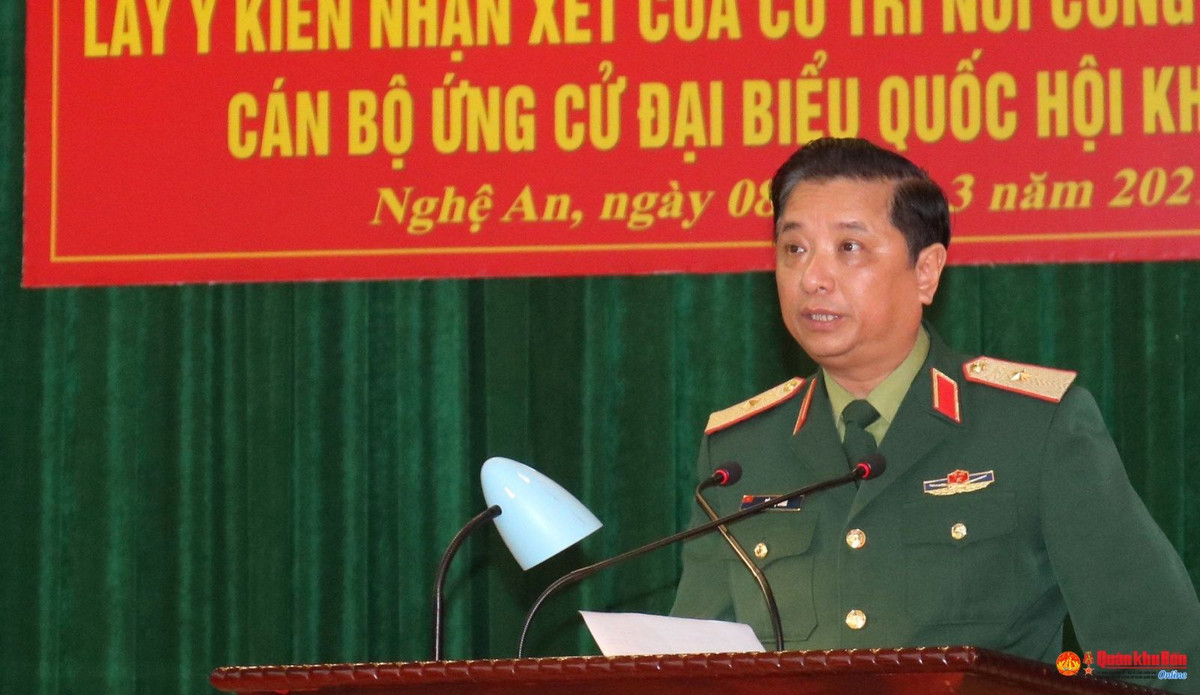 Tại Quân khu 4, Thiếu tướng Hà Thọ Bình, Phó Tư lệnh, Tham mưu trưởng Quân khu; Đại tá Vũ Xuân Hùng, Phó tham mưu trưởng Quân khu (ứng cử ĐBQH chuyên trách); Thượng tá Nguyễn Hữu Đàn, Chỉ huy trưởng Bộ chỉ huy Quân sự tỉnh Quảng Trị được giới thiệu tham gia ứng cử ĐBQH. Ảnh: Quân khu 4