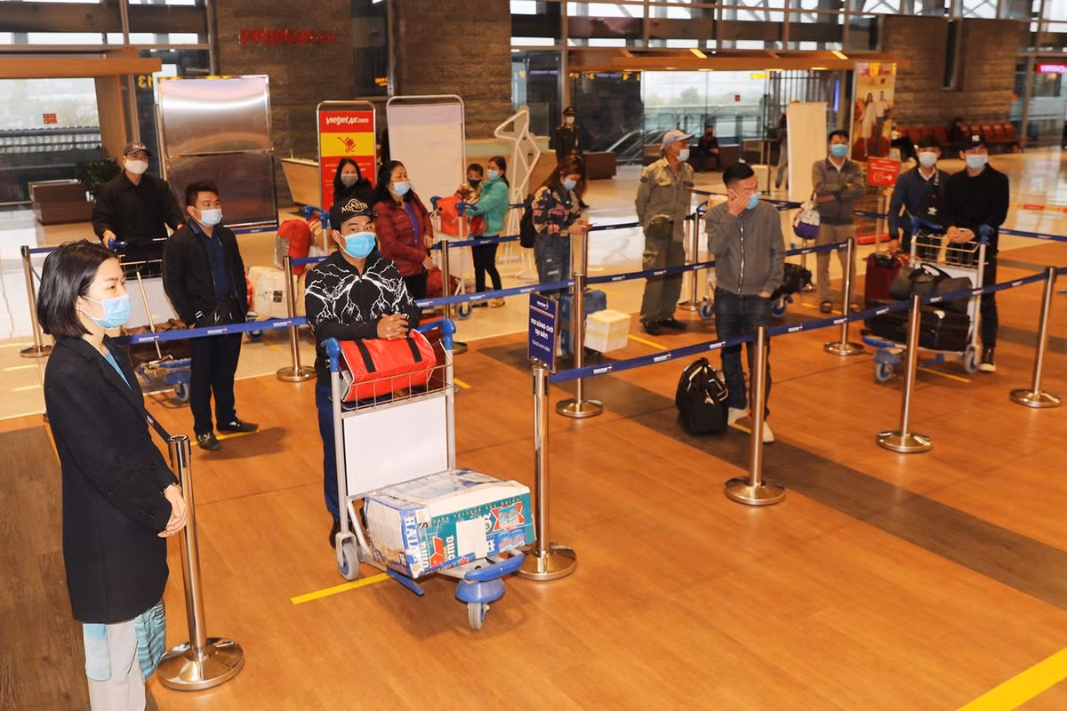 San bay Van Don mo cua lai: Phong chong COVID-19 the nao?-Hinh-6
