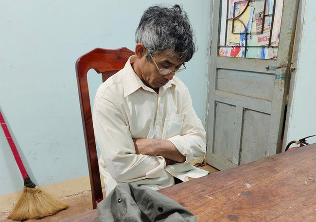  Tranh chấp đất đai, anh ruột ra tay giết em gái. Ngày 21/3, Công an tỉnh Đăk Nông đang tạm giữ hình sự đối với đối tượng Trần Duy Tựa (SN 1959, trú tại xã Đăk Sin, Đăk R'Lấp) để điều tra, làm rõ về hành vi giết em gái là bà Trần Thị T. (SN 1966, trú tại thôn 4, xã Đăk Sin). Nguyên nhân do tranh chấp 3 sào đất, Tựa dùng gậy gỗ đánh liên tiếp vào đầu em gái tử vong.