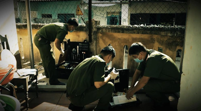 Bằng việc áp dụng nhiều biện pháp nghiệp vụ, tên tuổi người xấu số được làm rõ là ông N.Đ.T (61 tuổi, trú tại tiểu khu 32, thị trấn Nông trường Mộc Châu, làm nghề xe ôm). Trước tính chất nghiêm trọng của vụ án, lãnh đạo Công an tỉnh Sơn La đã yêu cầu tập trung lực lượng để đấu tranh, truy bắt kẻ thủ ác. (Ảnh minh họa, nguồn internet) 