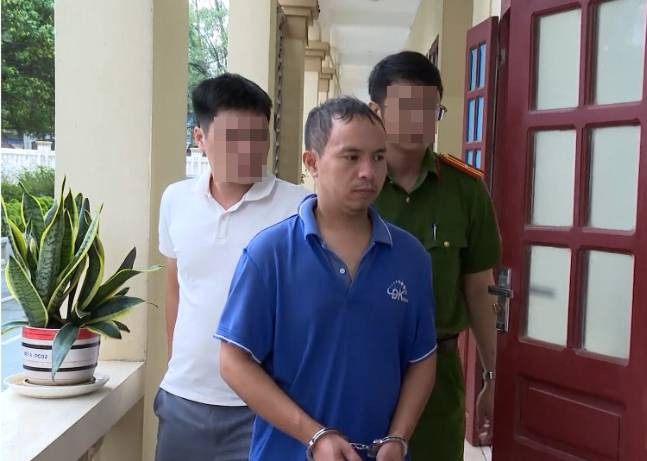 Theo luật sư, đào mộ lấy hài cốt tống tiền là hành vi có dấu hiệu của tội cưỡng đoạt tài sản, tội phạm hoàn thành ngay từ thời điểm uy hiếp và đòi hỏi tài sản. Đối tượng đào mộ, xâm phạm thi thể người đã mất còn phải đối mặt với tội danh xâm phạm thi thể, mồ mả, hài cốt quy định tại điều 319 Bộ luật Hình sự 2015. Rồi đây, với tội lỗi đã gây ra, Lưu Thanh Nam sẽ phải nhận bản án thích đáng. 