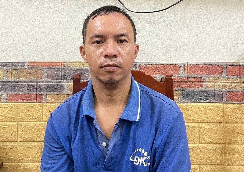 Chiều 8/9/2024, Lưu Thanh Nam lắp sim rác, lập tài khoản Zalo với nick name “nguyễn văn văn” và gửi kết bạn đến tài khoản Zalo của vợ chồng chị H.T.L. Khoảng 19h ngày 9/8, đối tượng lấy xẻng, dao, đi xe máy đến phần mộ bố chồng chị L. đào bới lấy một phần hài cốt của người đã khuất bỏ vào túi nilon đem giấu ở khu vực bãi rác gần nghĩa trang rồi về nhà ngủ.