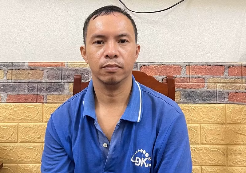 Chiều 8/9/2024, Lưu Thanh Nam lắp sim rác, lập tài khoản Zalo với nick name “nguyễn văn văn” và gửi kết bạn đến tài khoản Zalo của vợ chồng chị H.T.L. Khoảng 19h ngày 9/8, đối tượng lấy xẻng, dao, đi xe máy đến phần mộ bố chồng chị L. đào bới lấy một phần hài cốt của người đã khuất bỏ vào túi nilon đem giấu ở khu vực bãi rác gần nghĩa trang rồi về nhà ngủ.