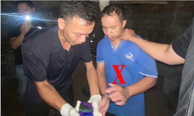 Đến 17h ngày 12/9/2024, sau 48 giờ tiếp nhận tin báo, Cơ quan Cảnh sát điều tra Công an tỉnh Thanh Hóa đã làm rõ và bắt giữ đối tượng Lưu Thanh Nam (SN 1987, cùng ở thôn Triều Công) là thủ phạm đã gây ra vụ việc trên. Tại cơ quan điều tra, bước đầu Lưu Thanh Nam khai nhận là cháu họ của người đã khuất nên nắm rất rõ mọi hoạt động trong dòng họ. Biết gia đình chị H.T. L có điều kiện kinh tế, Nam nảy sinh ý định tống tiền để trang trải nợ nần và lên kế hoạch đào trộm mộ.