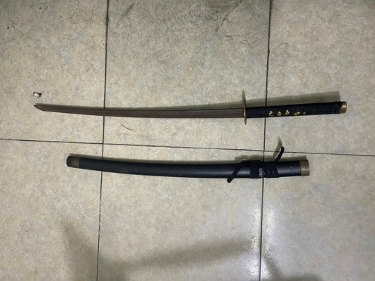 Khởi tố 5 đối tượng mang theo kiếm đuổi đánh nhau ở Hà Nội Khoi to 5 doi tuong mang theo kiem duoi danh nhau o Ha Noi