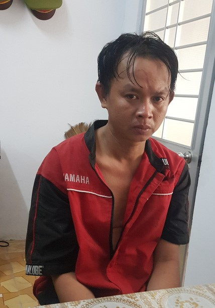 Bat doi tuong vua moi ra tu da di cuop tiem vang