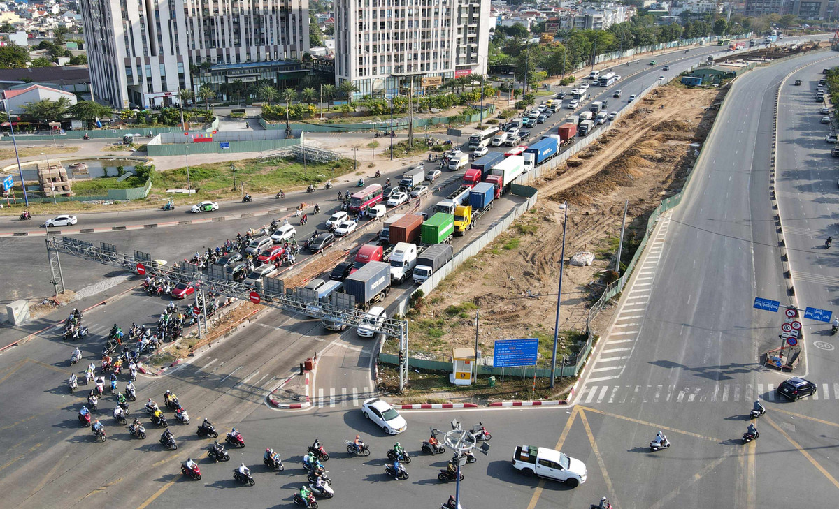 Lãnh đạo TP HCM kỳ vọng sau khi hoàn thành, nút giao này sẽ giải quyết tình trạng ùn tắc giao thông tồn tại ở khu vực cửa ngõ phía đông thành phố. (Ảnh: Xuân Thọ)