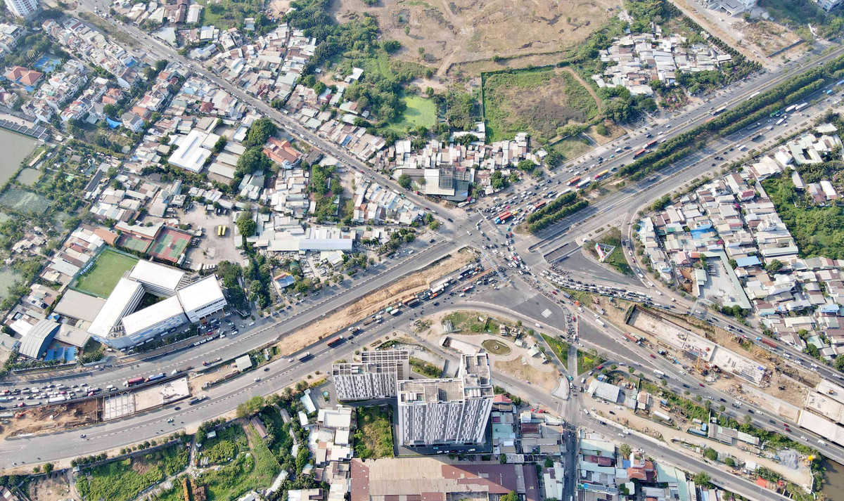 Cuối tháng 12/2022, Ban Quản lý Dự án Đầu tư xây dựng các công trình giao thông TP HCM phối hợp với Sở GTVT TP HCM khởi công Dự án Nút giao thông An Phú. (Ảnh: Xuân Thọ)