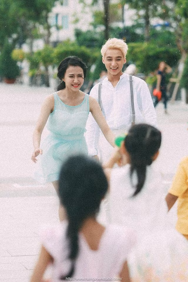 Tuy nhiên về phía Lona Huỳnh, cô luôn coi Sơn Tùng MTP là một người đồng nghiệp, một người bạn thú vị. Điều này đủ khiến các khán giả trẻ hiểu rằng Lonay Huỳnh chỉ là bạn gái màn ảnh của Sơn Tùng MTP và không có quan hệ yêu đương ngoài đời thật.