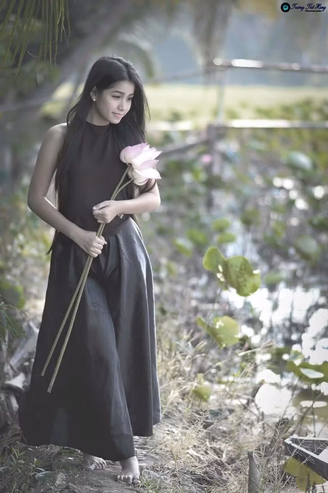 Được theo đuổi đam mê, kiếm được thu nhập ổn định, tìm kiếm được nhiều niềm vui trong công việc và cuộc sống gia đình… dễ hiểu vì sao cô hot girl Nha Trang này luôn cho thấy sự vui vẻ, yêu đời. Ngỡ ngàng trước nét trẻ đẹp như nữ sinh của hot girl Nha Trang sexy kiêm bà mẹ một con Yubi Trân.