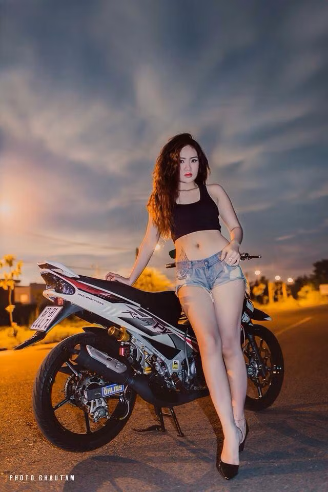 Thậm chí một vài bạn bè còn cho rằng nam tính như vậy sẽ khó có người yêu, nhưng Quỳnh Như vẫn rất vui vẻ, chỉ coi đây là những lời nói đùa và tiếp tục thể hiện đam mê của mình. Với Quỳnh Như mỗi ngày được đồng hành với những chiếc xe phân khối lớn trên đường đã là một niềm vui, niềm hạnh phúc đáng để tận hưởng.