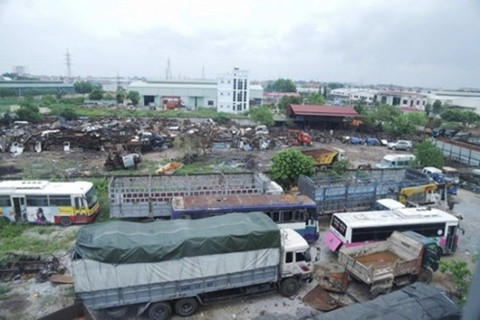 Thôn Thuyền có hơn 300 hộ dân, trong số đó gần 100 hộ làm nghề mổ ô tô. Thôn có tới 15 công ty tư nhân chuyên làm nghề này, giải quyết việc làm cho gần 400 công nhân.